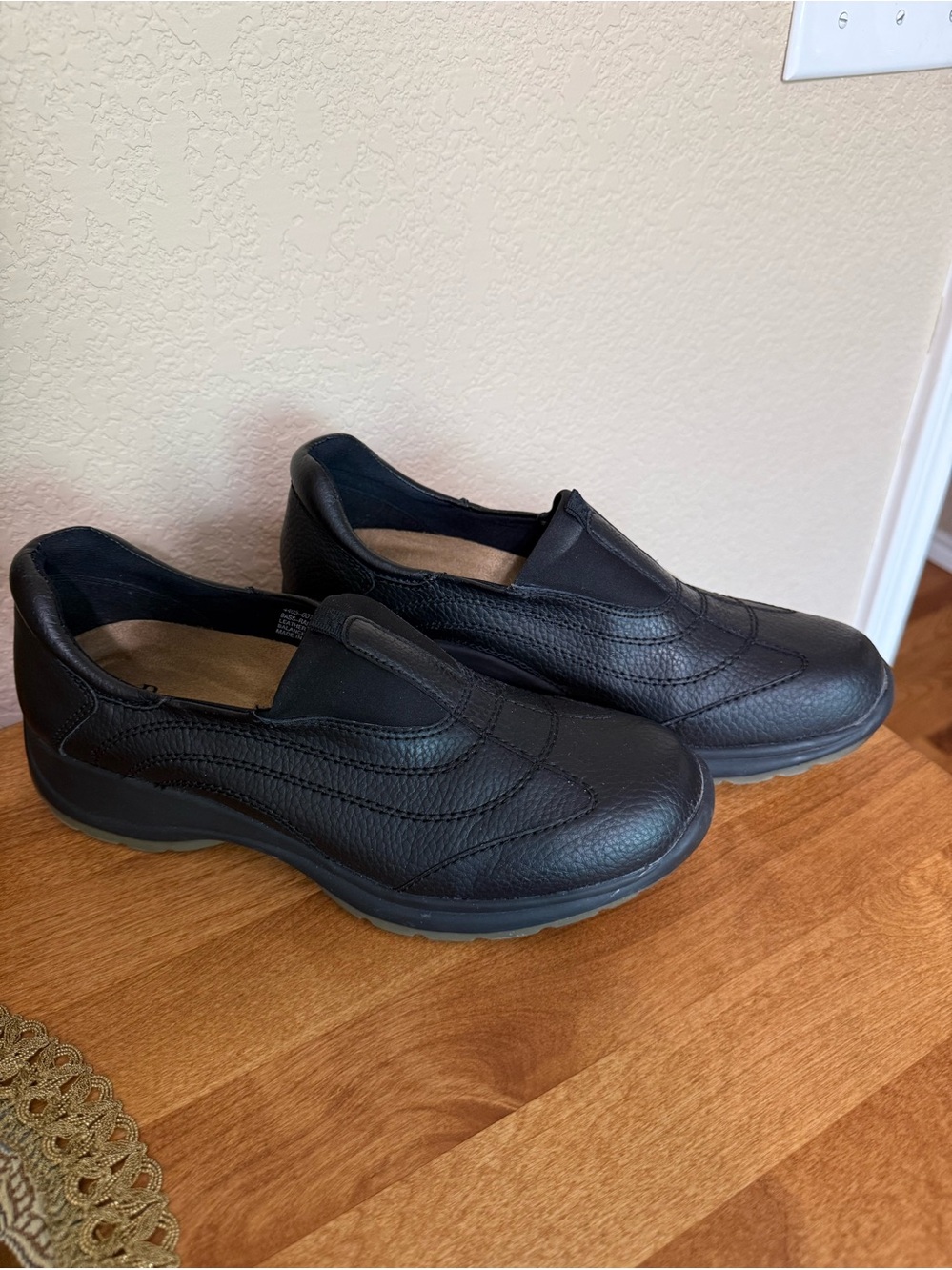 Women's Bass waterproof leather shoe 9 1/2